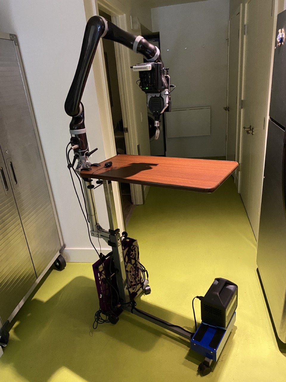 
                    The hospital table mount attached to the hospital table, with the robot
                    arm attached to the mount.
                    