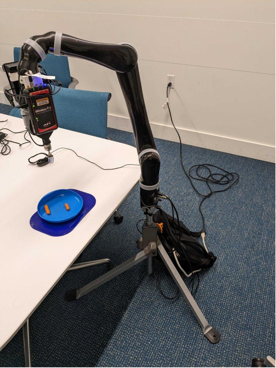 
                    The tripod mount, with the robot arm resting on the hospital table.
                    